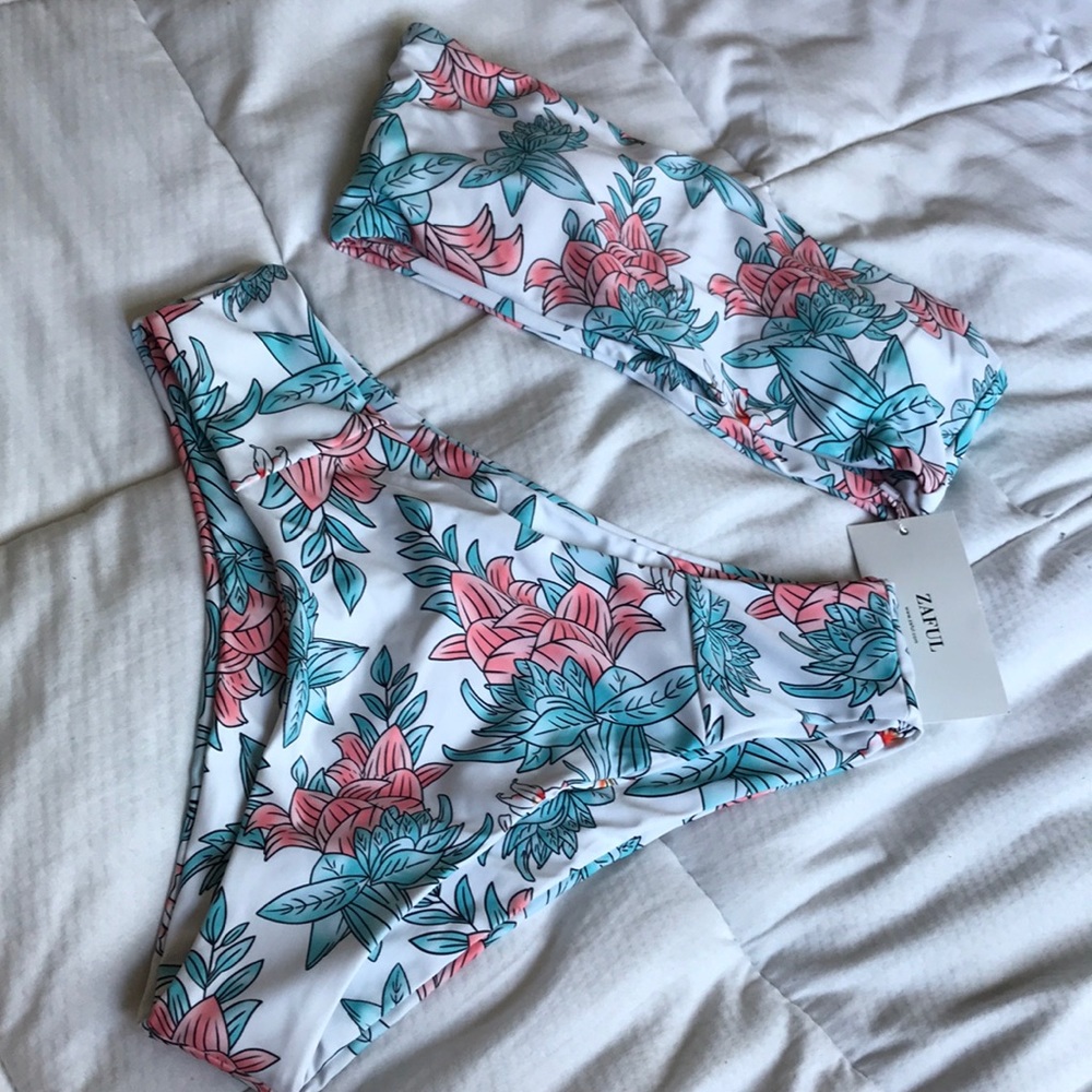 NEVER WORN bikini